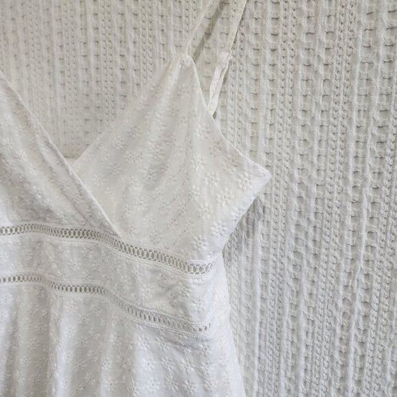 Francesca's Jun & Ivy White Textured Qwinn Eyelet Mini Dress Women's Size Medium - Picture 4 of 16